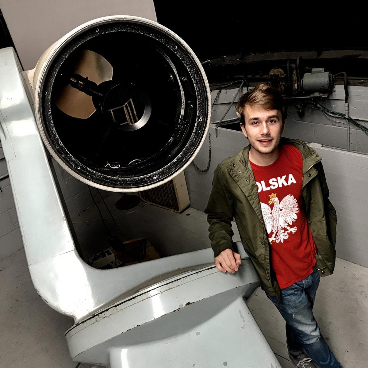 Jacob Pilawa 鈥�20 with the telescope at 女人吧视频's Foggy Bottom Observatory